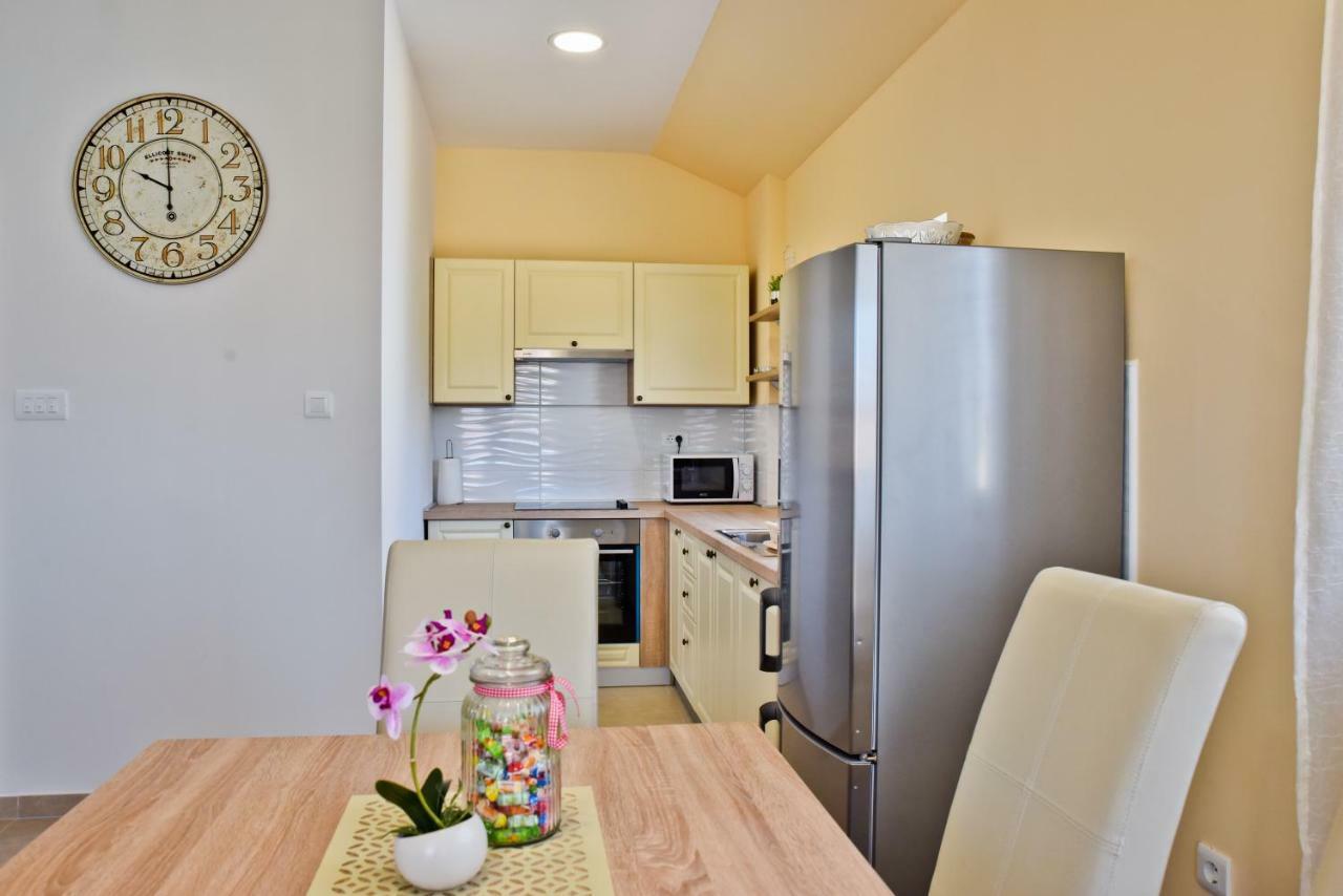 Apartments Mica فرسي المظهر الخارجي الصورة