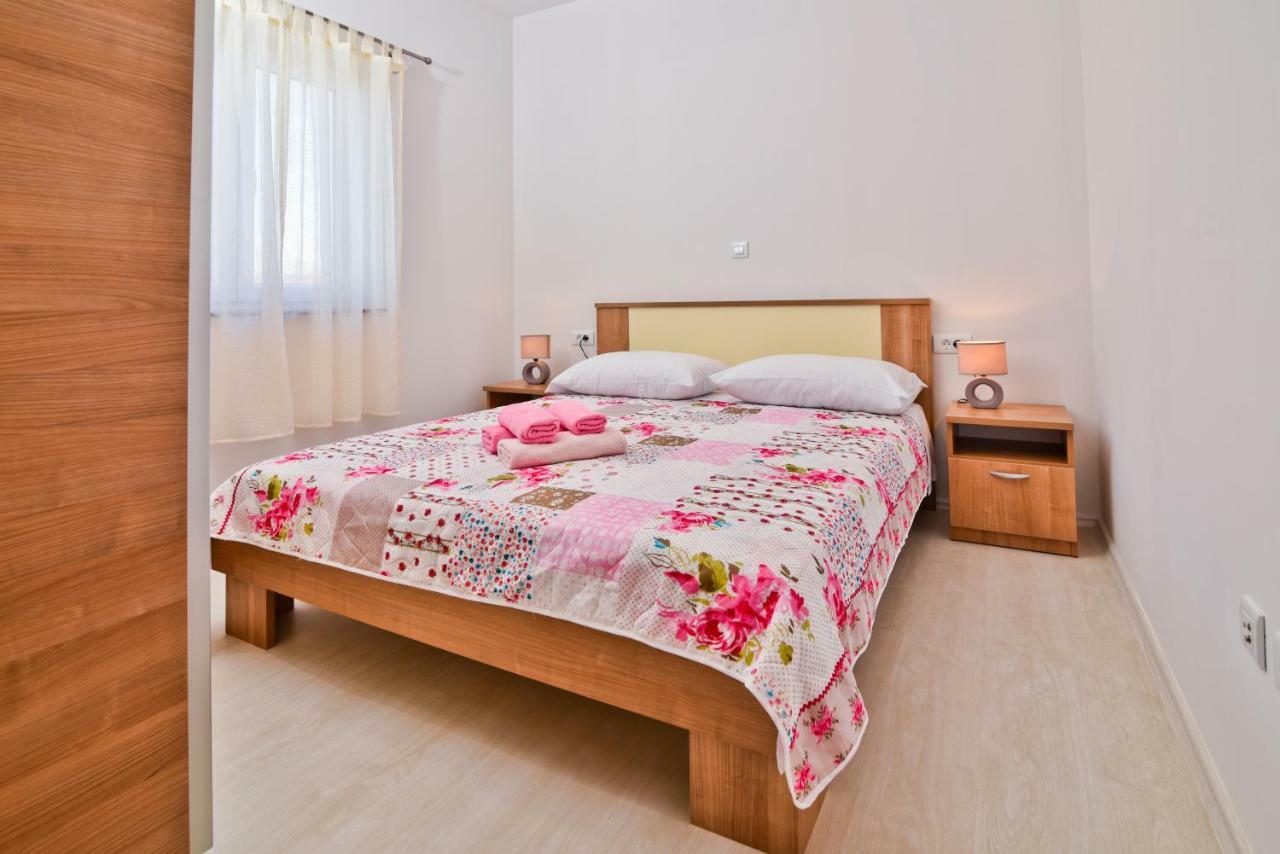 Apartments Mica فرسي المظهر الخارجي الصورة