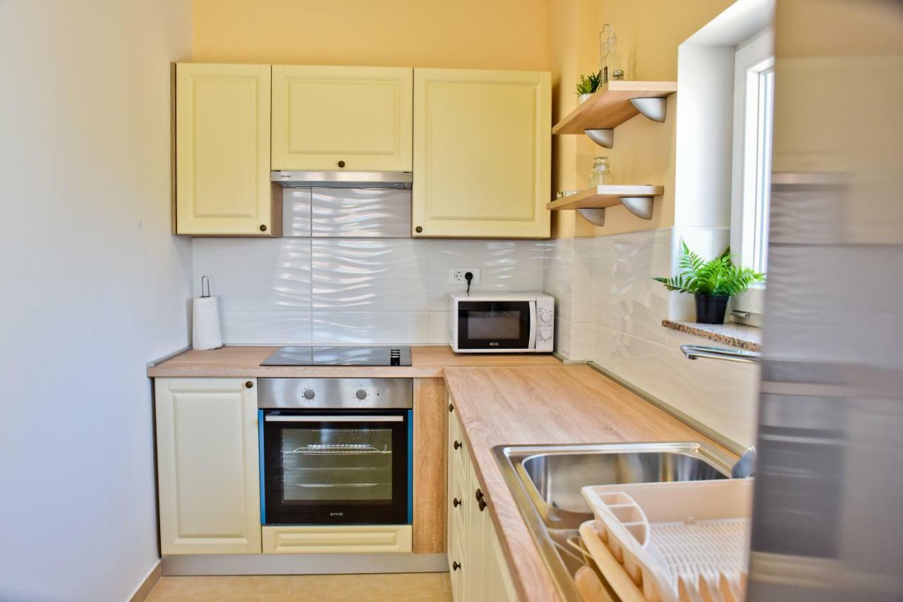Apartments Mica فرسي المظهر الخارجي الصورة