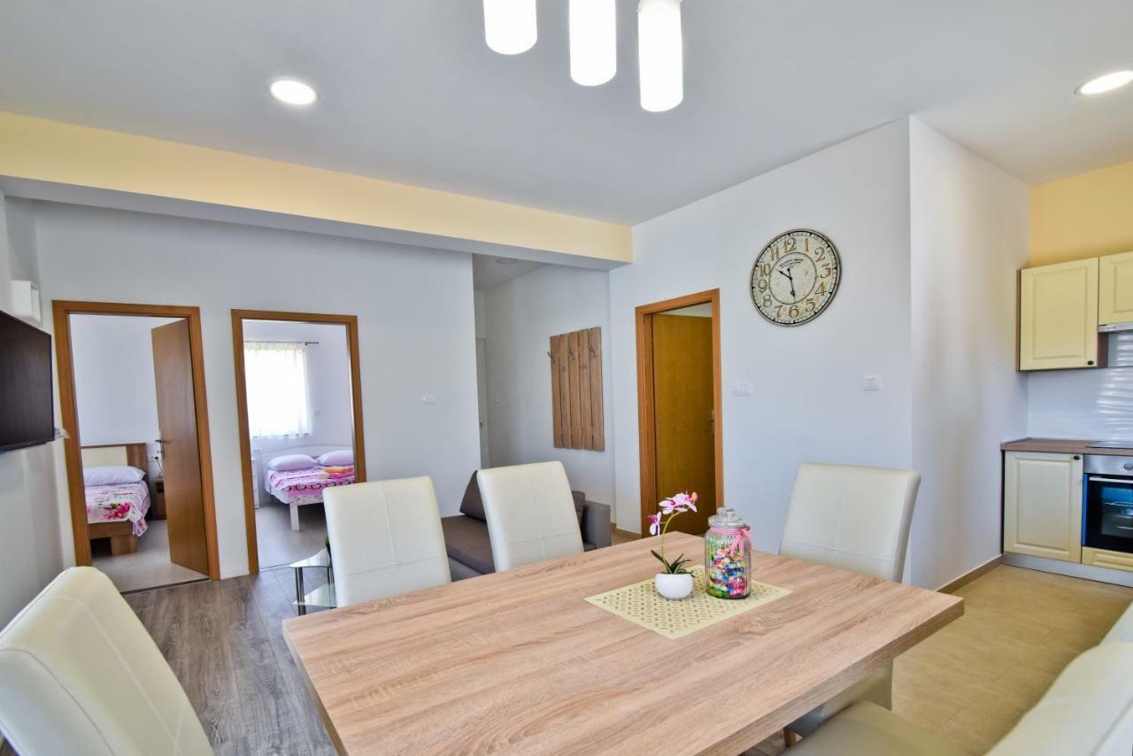 Apartments Mica فرسي المظهر الخارجي الصورة
