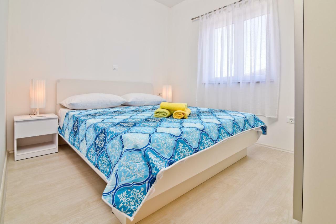 Apartments Mica فرسي المظهر الخارجي الصورة