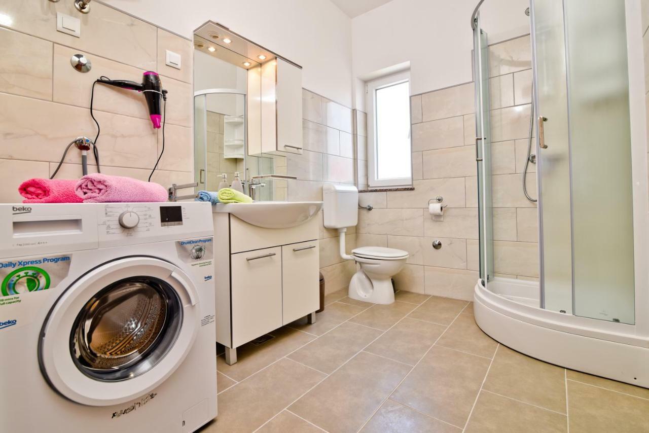 Apartments Mica فرسي المظهر الخارجي الصورة