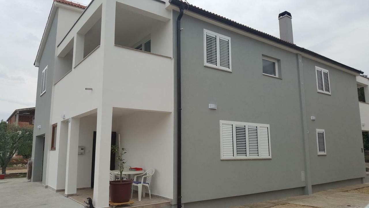 Apartments Mica فرسي المظهر الخارجي الصورة