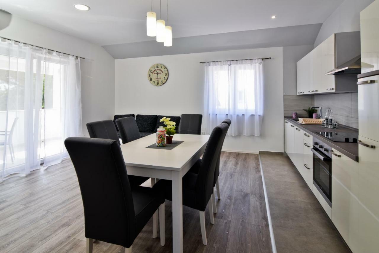Apartments Mica فرسي المظهر الخارجي الصورة