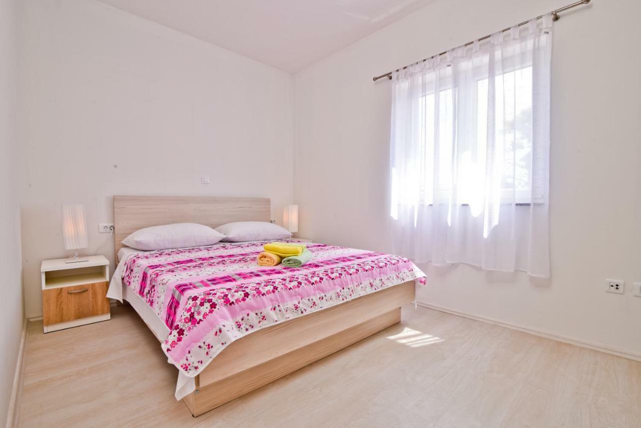 Apartments Mica فرسي المظهر الخارجي الصورة