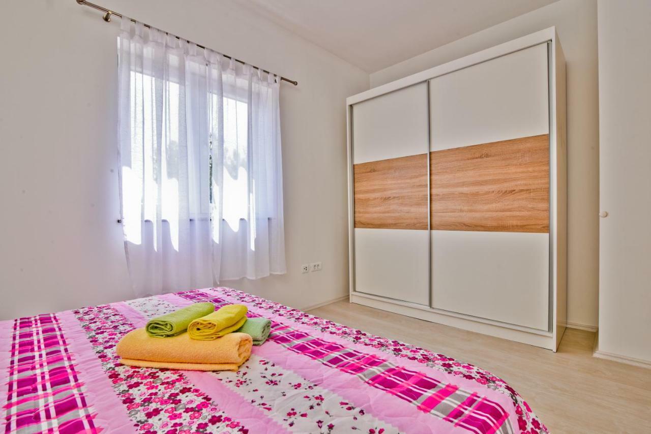 Apartments Mica فرسي المظهر الخارجي الصورة