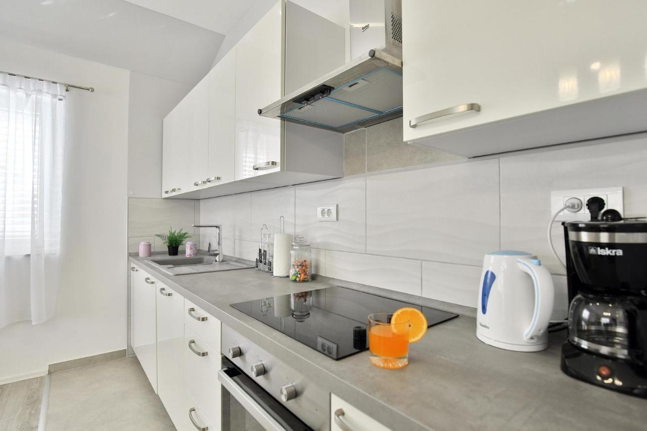Apartments Mica فرسي المظهر الخارجي الصورة