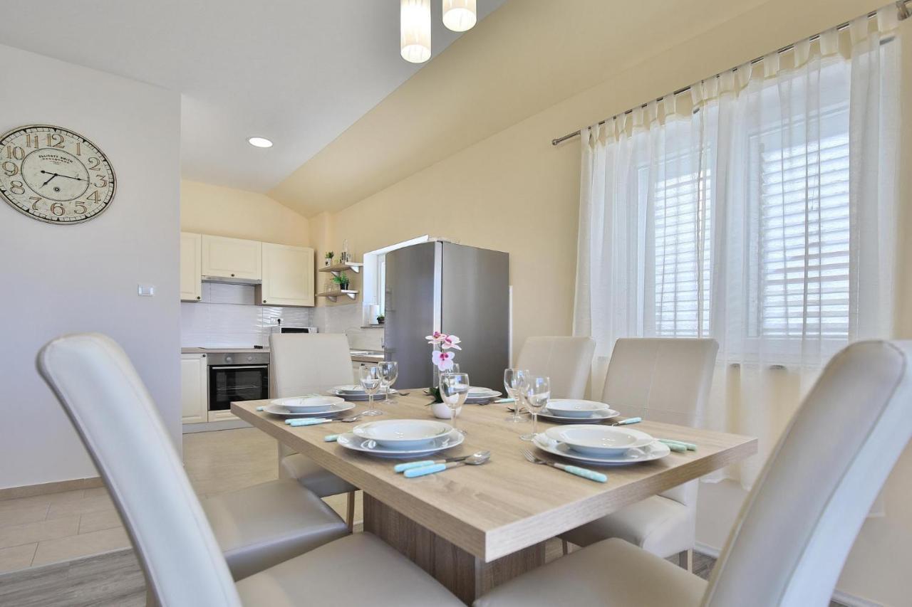 Apartments Mica فرسي المظهر الخارجي الصورة