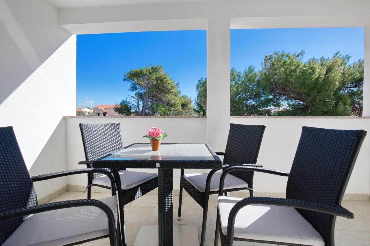 Apartments Mica فرسي المظهر الخارجي الصورة