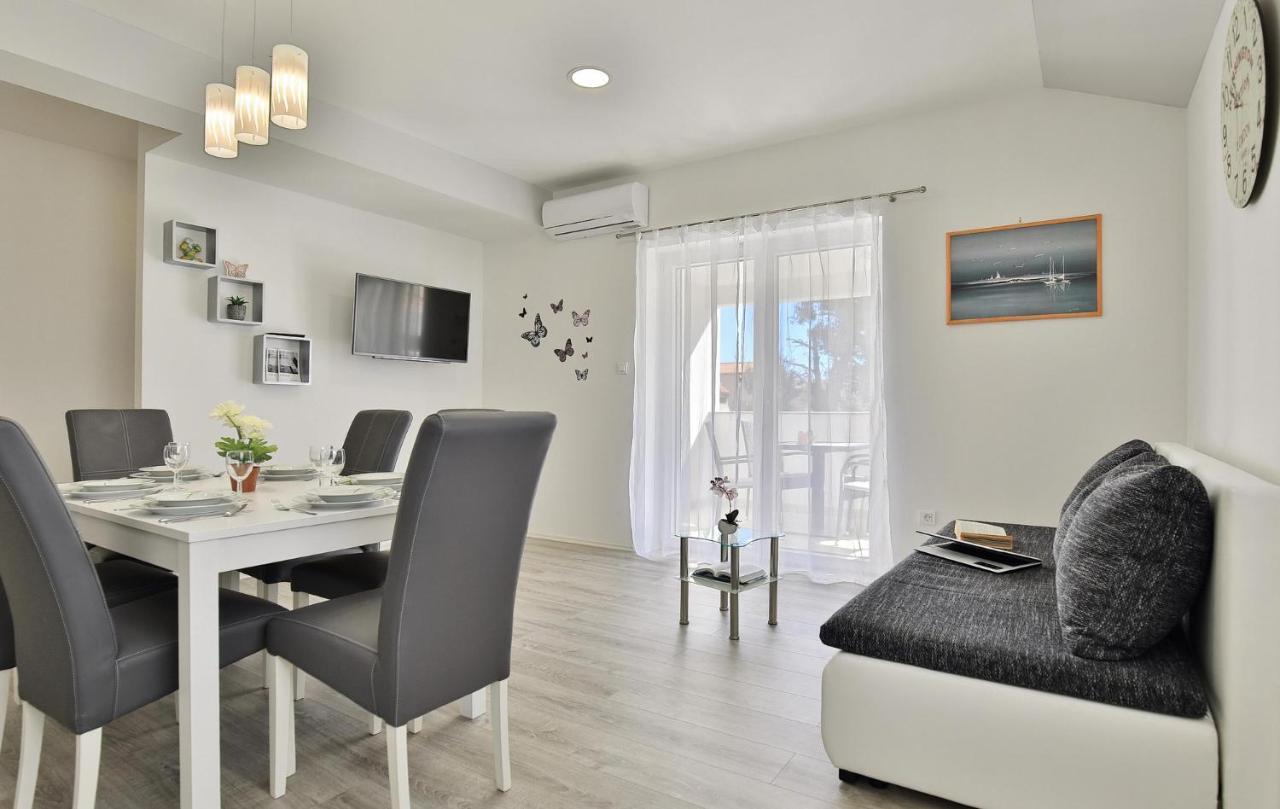 Apartments Mica فرسي المظهر الخارجي الصورة